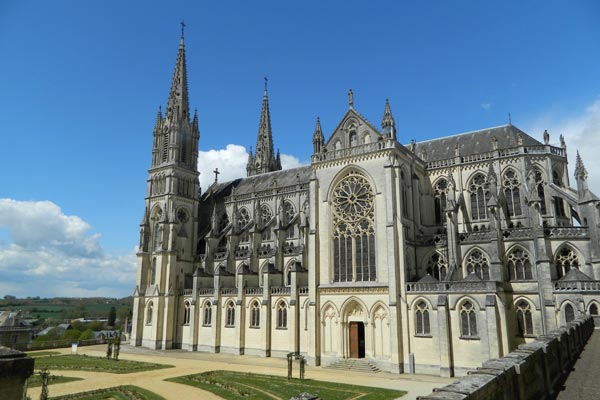 Santuario-de-Montligeon-nuestra-señora-de-pontmain-francia