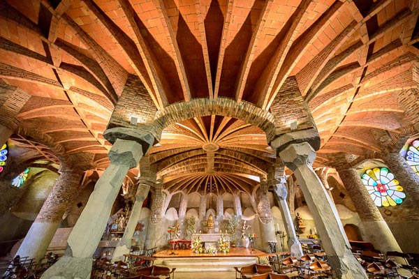 la Cripta de la Colonia Güell virgen de la merce barcelona