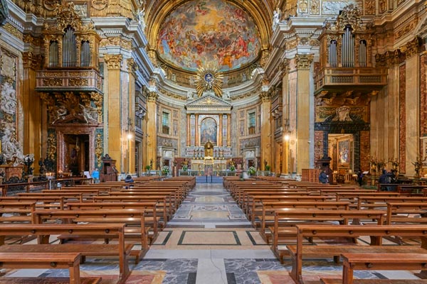 Iglesia-de-'Il-Gesù'-interior-roma