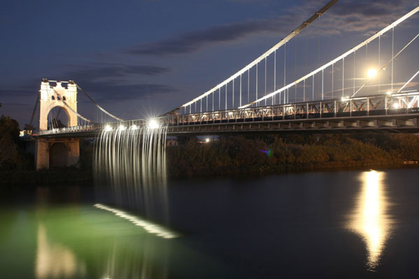 Amposta,-puente-colgante-sobre-el-rio-Ebro