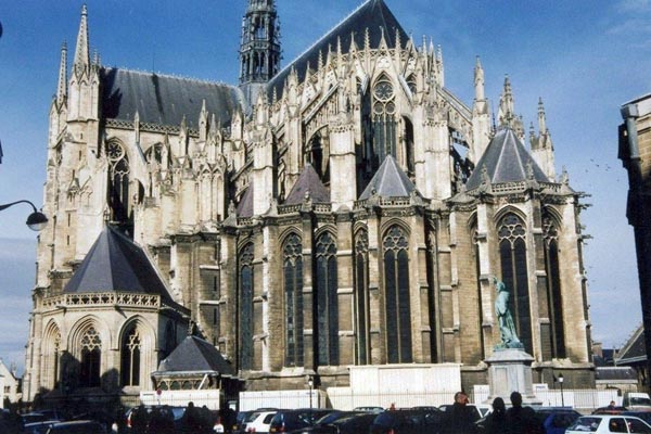 Catedral-de-Amiens-paris-virgen-milagrosa