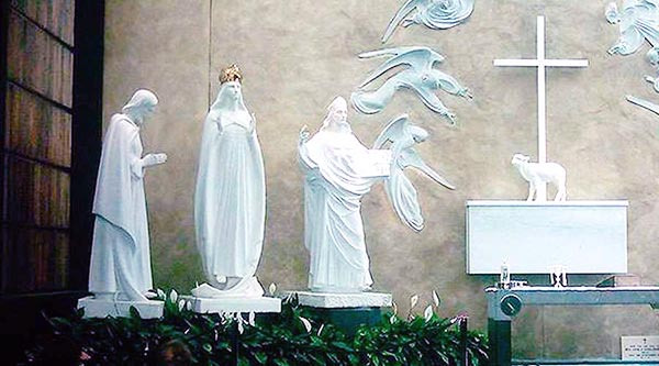 Virgen-en-el-Santuario-de-Knock-maria-por-el-mundo-san-jose