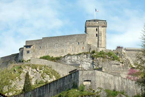 Castillo-de-Lourdes-nuestra-señora-de-lourdes-francia