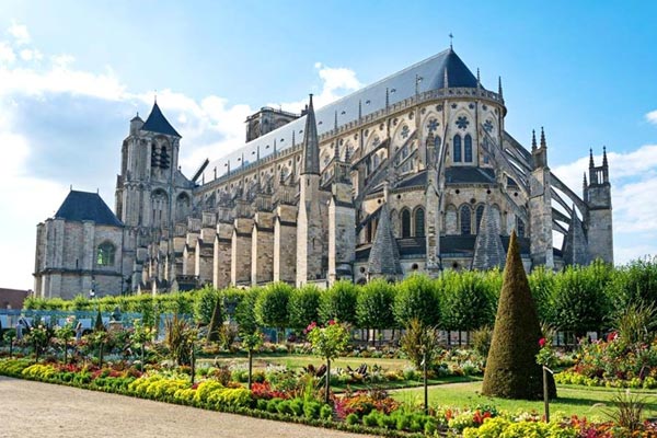 Catedral-de-Bourges-nuestra-senora-de-pellevoisin