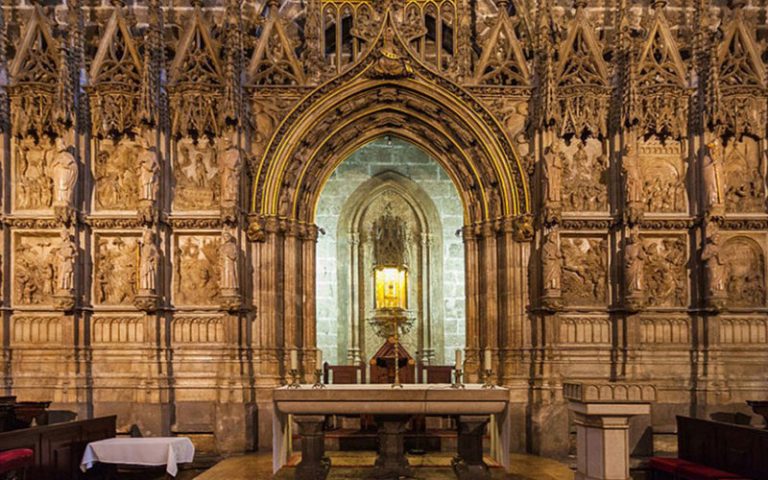 Lee más sobre el artículo Visita al Santo Cáliz en la Catedral de Valencia con motivo del Año Jubilar “Cáliz de la Pasión”