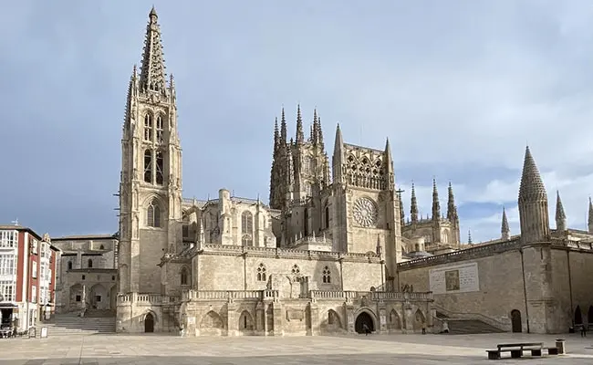 catedral-de-burgos-maria-por-el-mundo-apariciones-espana