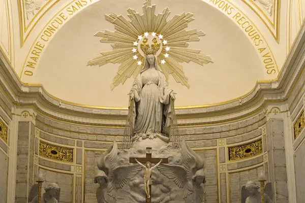 Virgen-de-la-Medalla-de-la-Milagrosa-Paris
