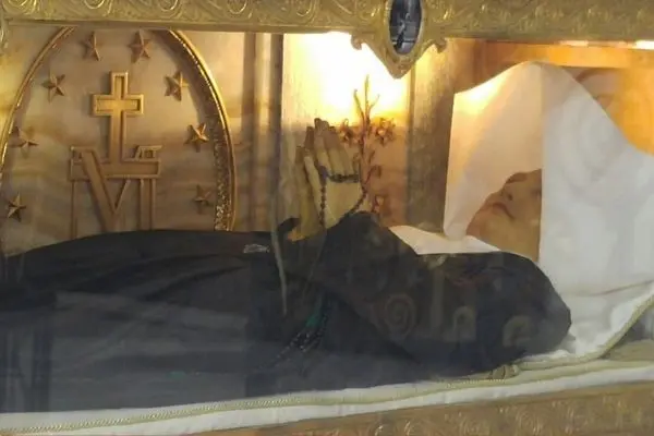 cuerpo incorrupto santa catalina Maria por el Mundo
