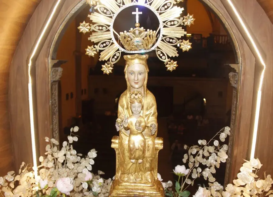Santuario de de Arántzazu: Diez lugares cercanos que no te deberías perder 23 Imagen de la virgen de itziar