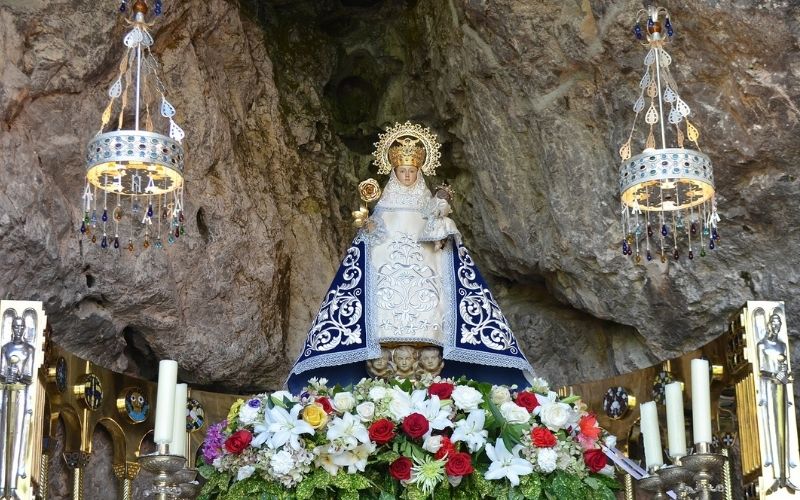 En este momento estás viendo Oración a La Virgen de Covadonga