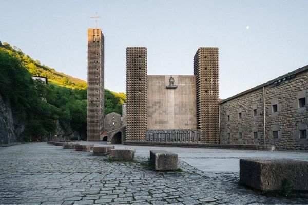 El Santuario de Nuestra Señora de Aránzazu maria por el mundo pais vasco