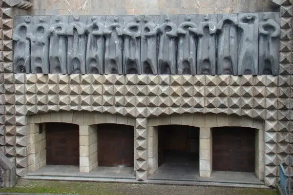 Puerta del Santuario de Aranzazu