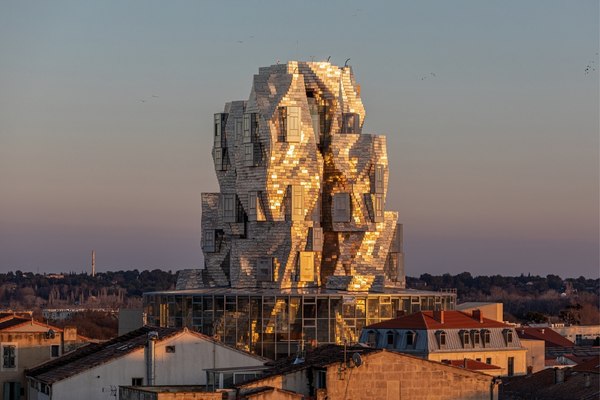 Torre Franck Gehry Arles-francia-nuestra-senora-de-las-gracias-maria-por-el-mundo