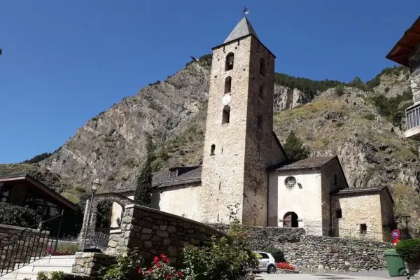 Iglesia de Sant Serni en Canillo Virgen de Meritxell Andorra