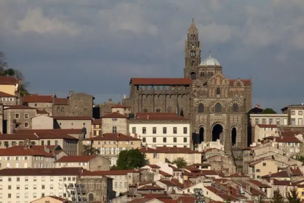 Tres santuarios marianos francia Catedral de Notre Dame du Puy en Velay