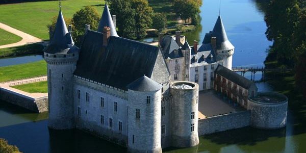 Castillo-Sully-Sur-Loire-nuestra-señora-de-pellevoisin-francia